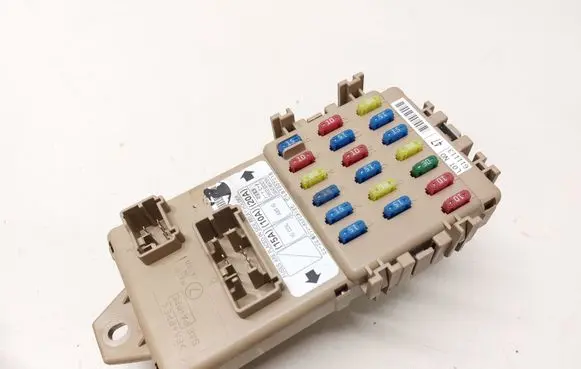 Subaru Impreza II Fuse module 611113