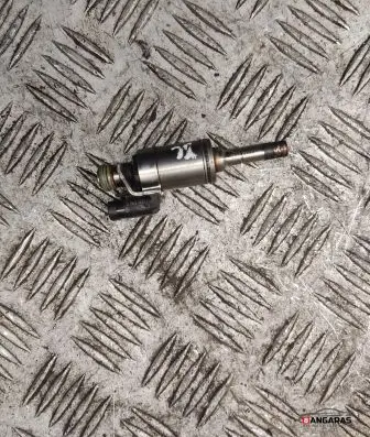 Volvo XC40 Fuel injector 0261500