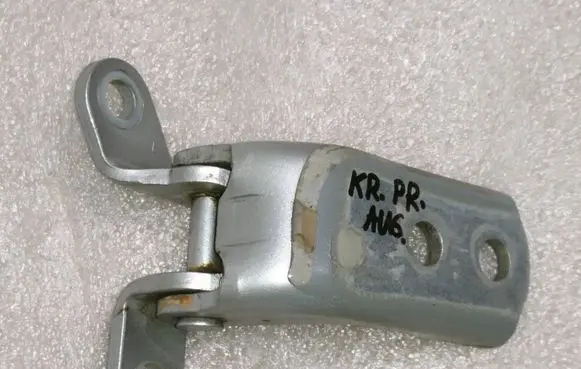 Toyota Avensis T250 Front door upper hinge 687200D010
