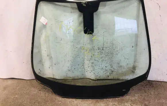 Peugeot 308 Front windscreen/windshield window 