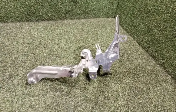 Mercedes-Benz S W222 other engine part A6421840640 6421840640