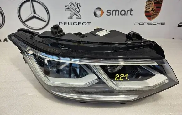Volkswagen Tiguan Headlight/headlamp 5NB941082C