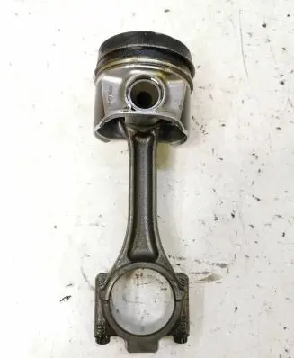Volkswagen Golf VII Piston with connecting rod