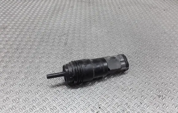 BMW 5 E39 Windscreen/windshield washer pump 67128360244