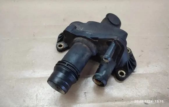 Land Rover Range Rover Sport L320 Thermostat housing 