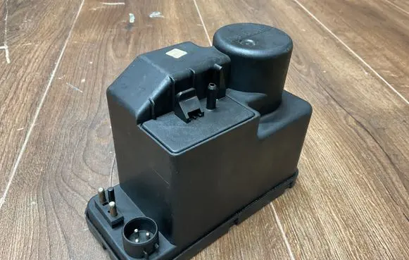 Mercedes-Benz E W124 Central locking vacuum pump 1248001348