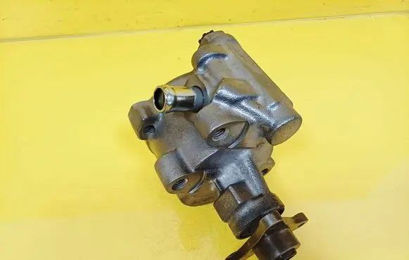Suzuki Samurai Power steering pump 