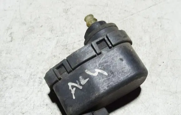 Audi A6 S6 C4 4A Headlight level adjustment motor 