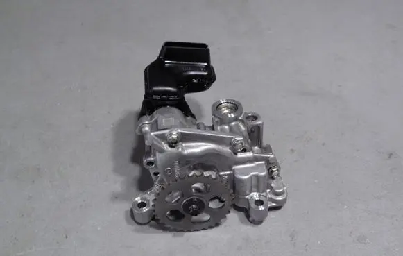 Mazda CX-3 Oil pump PE0114100