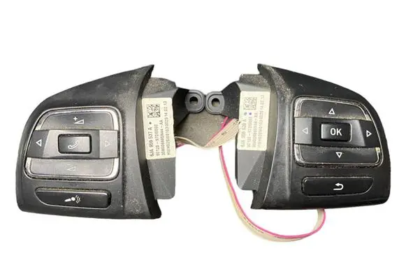 Steering wheel buttons/switches