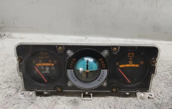 Mitsubishi Pajero Speedometer (instrument cluster) MB521162
