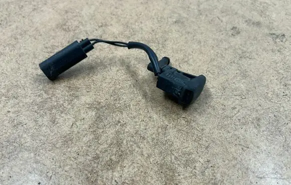 BMW 3 E46 Windshield washer spray nozzle 61667056731 7056731