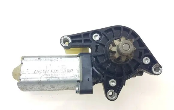Ford Fusion II Seat adjustment motor 0390203047 B556W