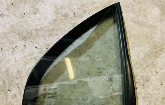 Rear vent window glass