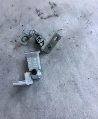 Volkswagen Tiguan Front door hinge set 8x0831403