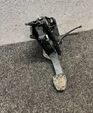 Volkswagen Tiguan Clutch pedal 5Q1721059