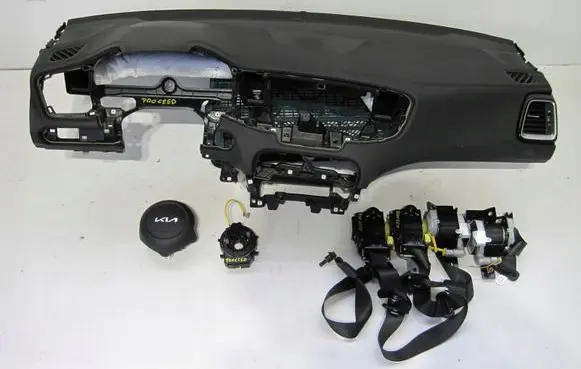 KIA Ceed Radio/GPS head unit trim 