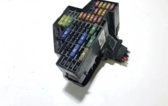 Volkswagen PASSAT B6 Fuse box set