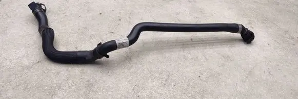 Engine coolant pipe/hose