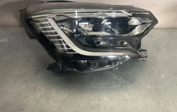 Renault Captur II Headlight/headlamp 260104525R 01393032 1EX2474