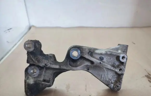 Chrysler Grand Voyager V Generator/alternator bracket 90513137F