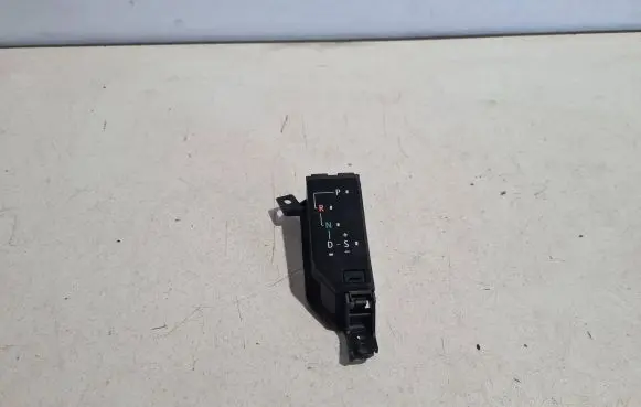 Lexus NX Gear shift selector indicator 76J744