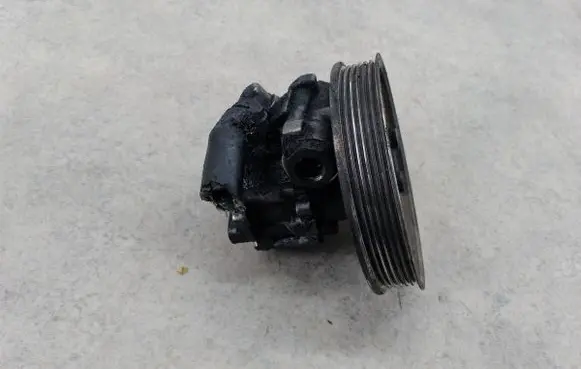 Volkswagen Transporter - Caravelle T4 Power steering pump 
