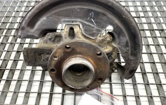Renault Megane III Front wheel hub spindle knuckle 