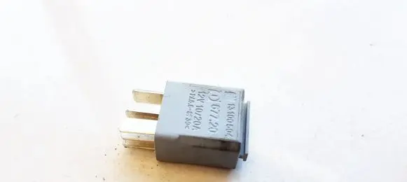 Opel Zafira A Other relay gm13100504 0332201100