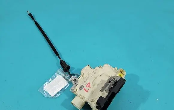 Volkswagen PASSAT B7 Front door lock 3C1837015A IMPRK1593302
