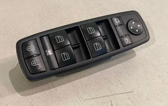 Mercedes-Benz A W169 Electric window control switch A1698206610 03728260