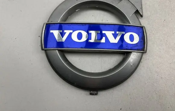 Volvo XC70 Manufacturer badge logo/emblem 30796426 30796425