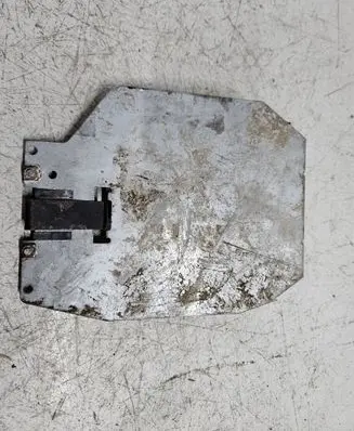 Audi 80 90 S2 B4 Engine control unit holder 8A0906405 MK4739