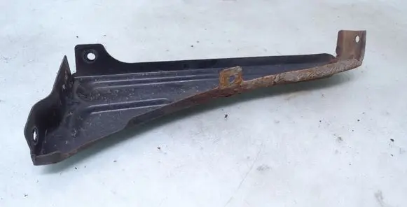 Fender mounting bracket