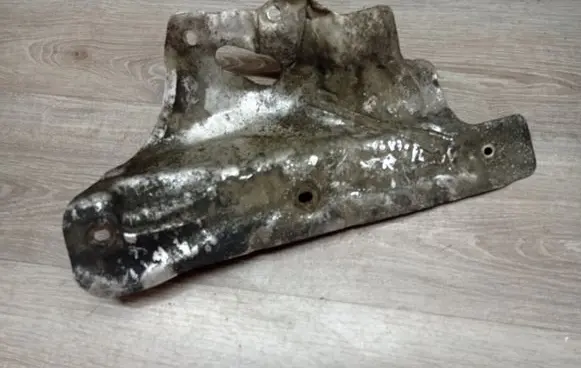 Volvo V70 Exhaust heat shield 30757170