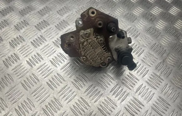 Volvo S40, V40 Fuel injection high pressure pump 8200055072