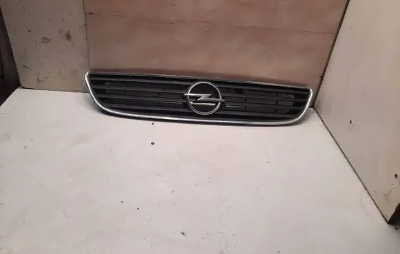 Opel Zafira A Front bumper upper radiator grill 90580685