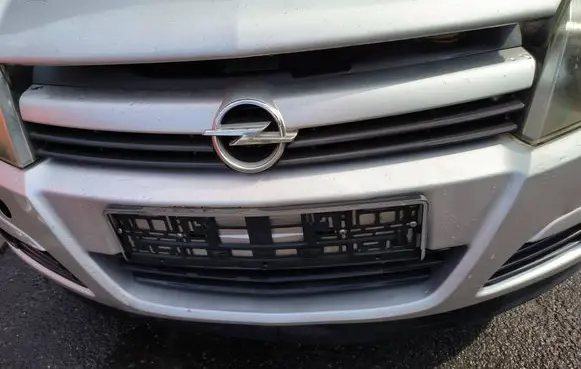 Opel Astra H Front grill