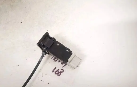 Toyota Avensis T250 Windscreen/window heater switch