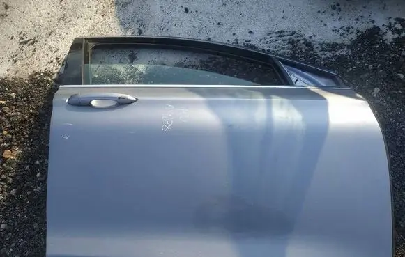 Chrysler 200 Front door pilkos
