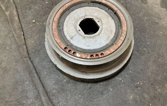 Nissan Navara D23 Crankshaft pulley 123031297R