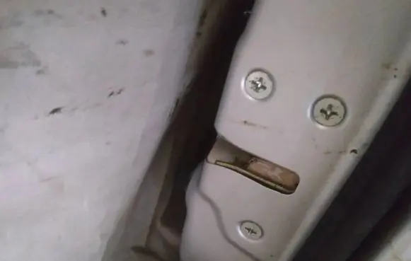 Honda CR-V Front door lock