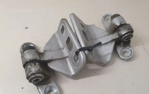 Rear door hinge set