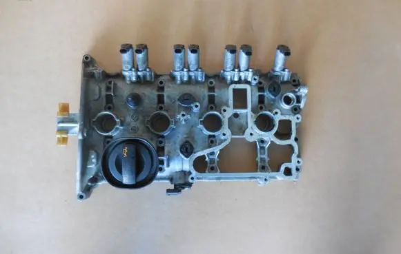 Audi A5 Sportback 8TA Rocker cam cover 06H103475H