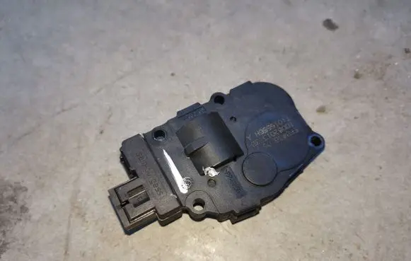 Mercedes-Benz ML W166 Air flap motor/actuator T1015556H