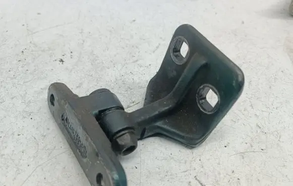 Mercedes-Benz A W168 Front door upper hinge 