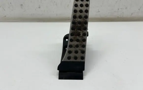 Mercedes-Benz E W213 Accelerator throttle pedal A2053000104