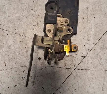 Opel Sintra Front door lock 16624433
