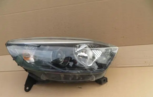 Renault Captur Headlight/headlamp 260105066R
