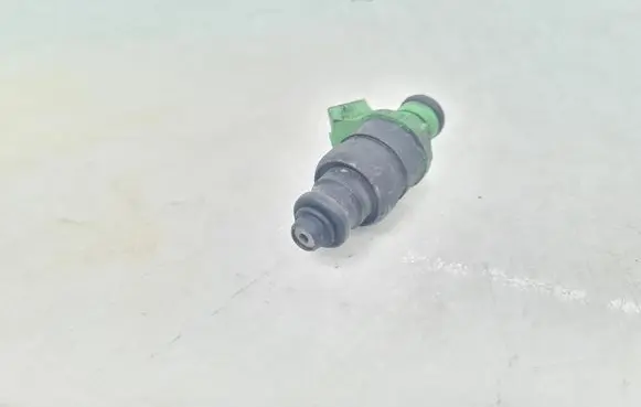 Audi A4 S4 B6 8E 8H Fuel injector 078133551BB